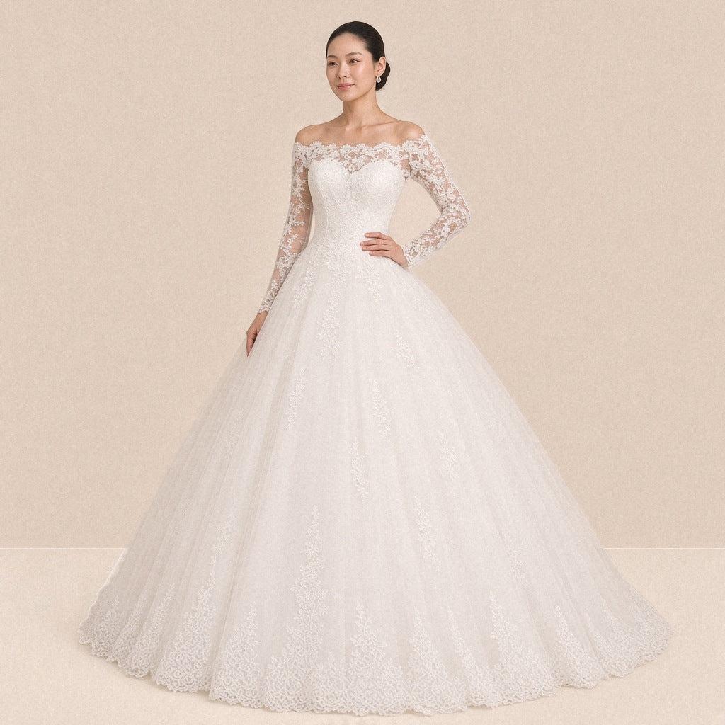 Robe de mariée princesse épaules dénudées et manches longues en dentelle, vue de face