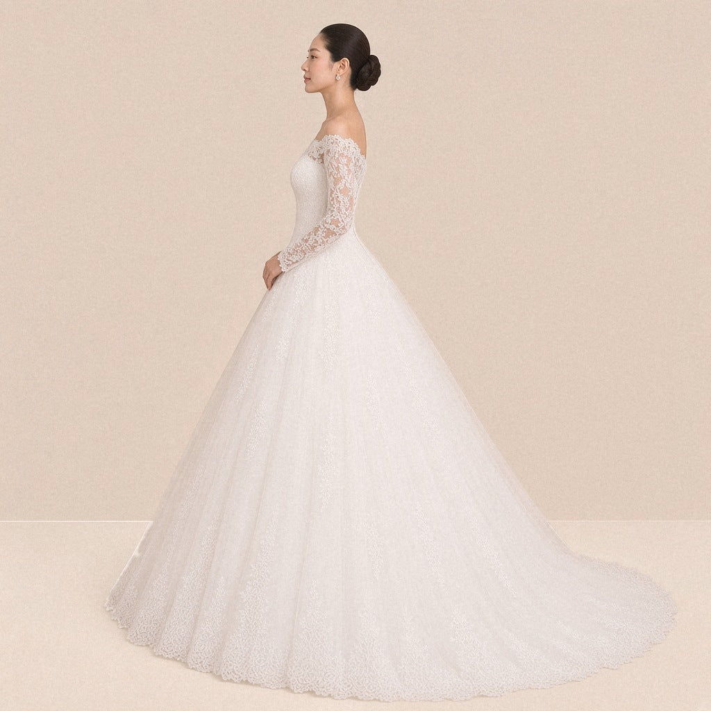 Robe de mariée princesse avec traîne, vue de profil