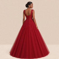 Robe de mariée princesse rouge avec dos ouvert à lacets, vue de dos