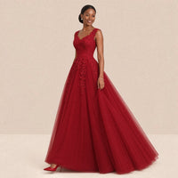 Robe de mariée princesse rouge en tulle, vue de trois quarts