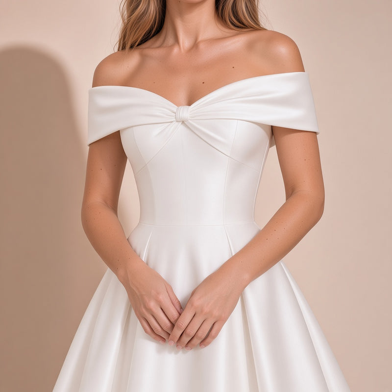 Robe de mariée portée, détail de l’encolure épaules dénudées nouée au centre et du buste ajusté