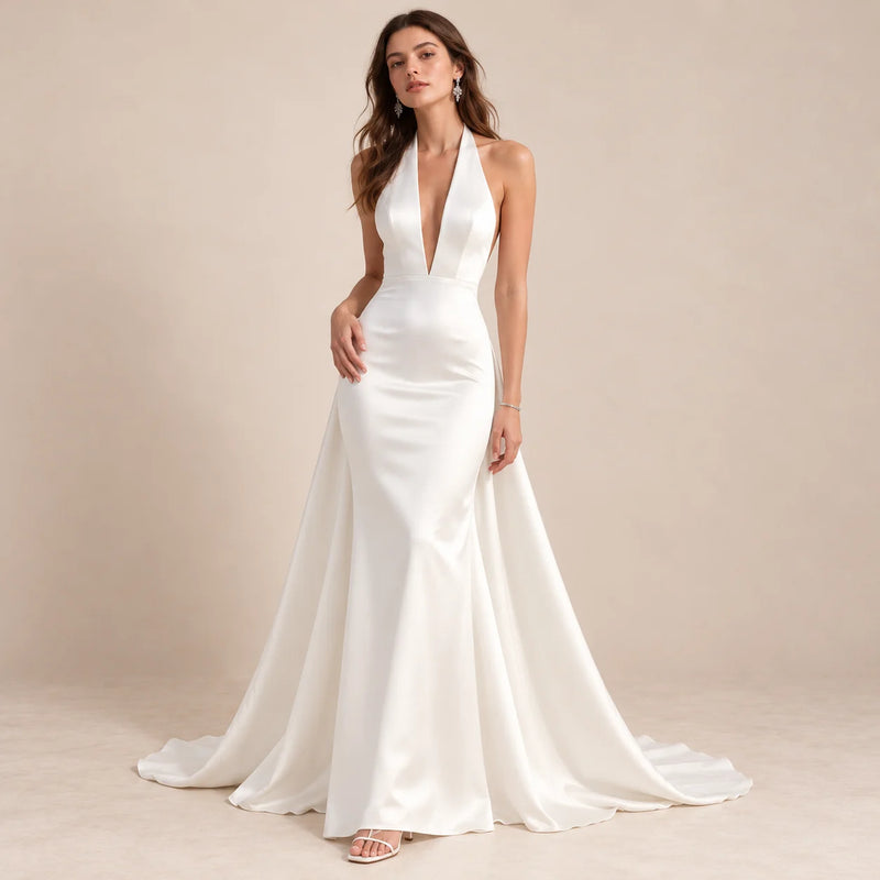 Robe de mariée satinée blanche à col halter et décolleté V profond, vue de face