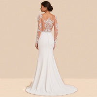Robe de mariée sirène SAKIWE, dos transparent en dentelle avec rangée de boutons et petite traîne, vue de dos