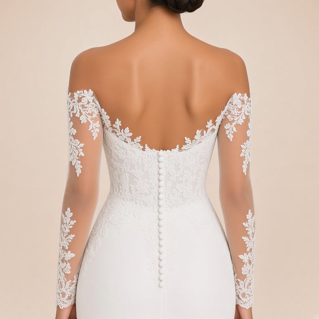 Détail du dos boutonné et des appliqués de dentelle