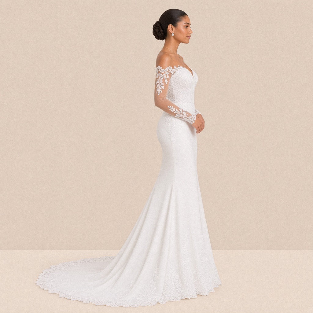 Robe de mariée sirène vue de profil, silhouette ajustée et traîne