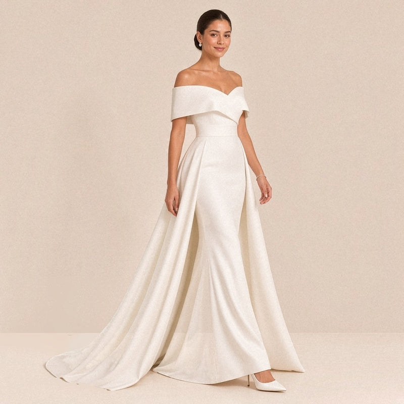Robe de mariée sirène en satin, vue de trois quarts