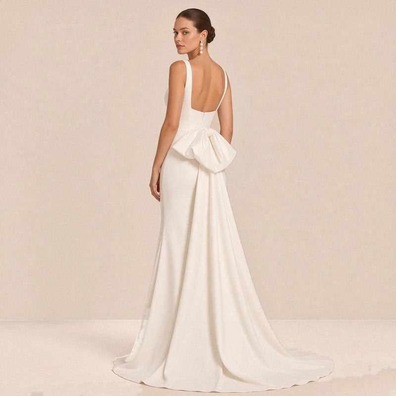 Dos ouvert de la robe de mariée avec grand nœud à la taille et traîne, vue de dos