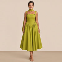 Robe midi à bretelles, décolleté carré ondulé, taille en pointe et pan noué au cou
