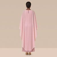 Robe de soirée longue à sequins et cape en voile, rose, vue de dos avec la cape – SAKIWÉ