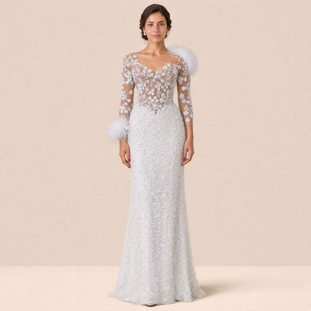 Robe de soirée sirène blanche perlée, buste en tulle brodé et plumes, vue de face – SAKIWE