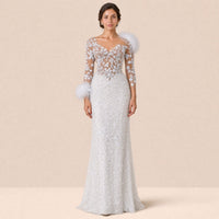Robe de soirée sirène blanche perlée, buste en tulle brodé et plumes