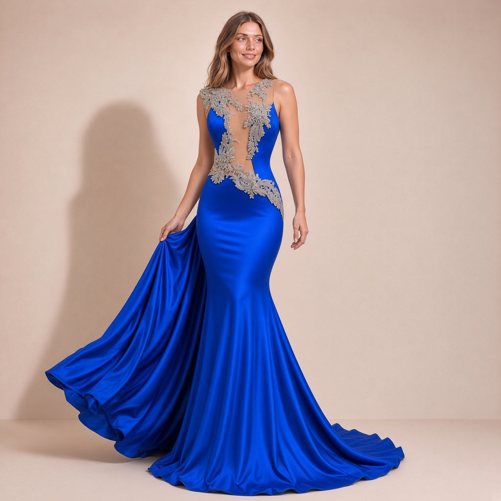 Femme tenant la jupe de la robe de soirée sirène bleu roi, traîne déployée au sol