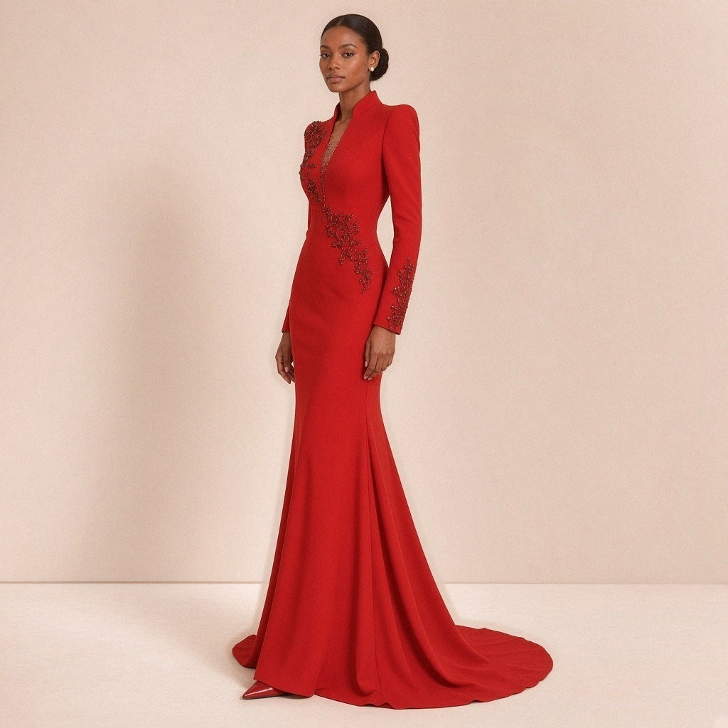 Robe de soirée sirène SAKIWE, coloris rouge, vue de trois-quarts