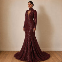 Robe de soirée sirène à sequins et col montant, bordeaux, vue de trois-quarts – SAKIWÉ