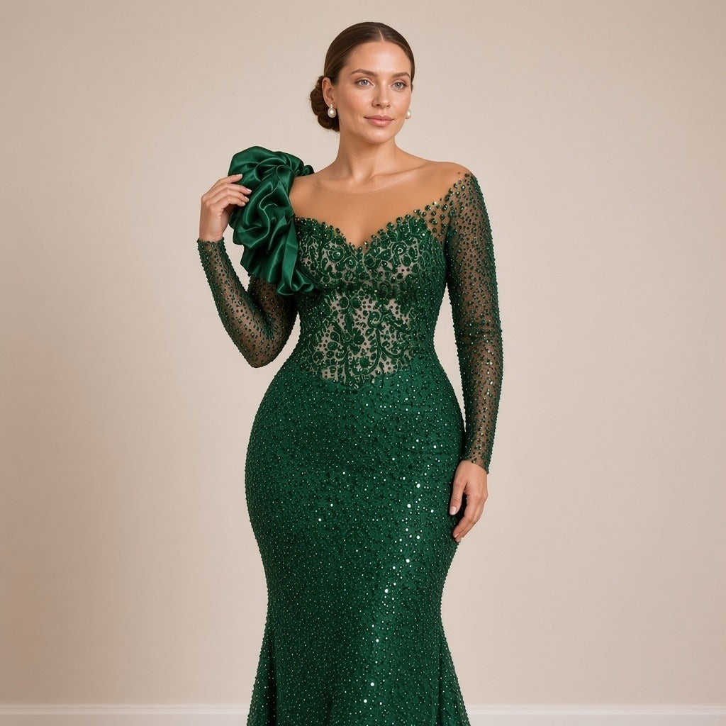 Robe de soirée sirène vert émeraude à sequins et fleur en satin, plan moyen – SAKIWÉ
