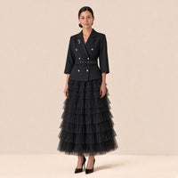 Robe tailleur croisée à manches 3/4 et jupe longue en tulle à volants, noir, vue de face