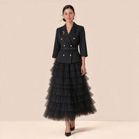 Robe tailleur croisée à manches 3/4 et jupe longue en tulle à volants, noir, en mouvement