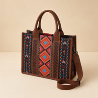 Sac cabas motif aztèque SAKIWE, coloris Marron foncé – vue de trois quarts