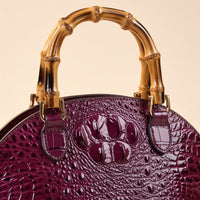 Sac coquille effet croco violet à anse bambou, détail de l’anse esprit bambou
