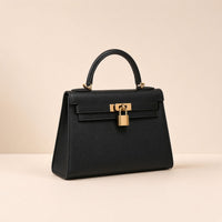 Sac à main en cuir grainé SAKIWE noir, seul, vue de trois-quarts