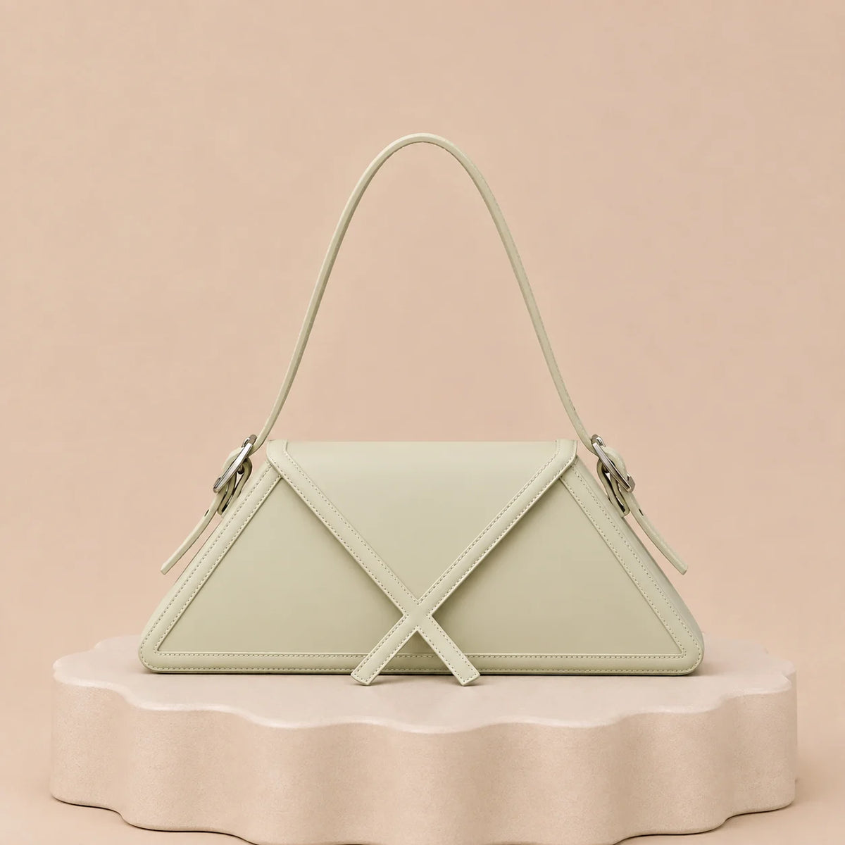 Sac triangulaire géométrique noir, motif croisé