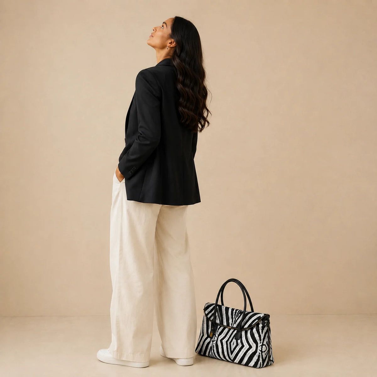 Détail du motif zèbre et de la fermeture zippée du sac