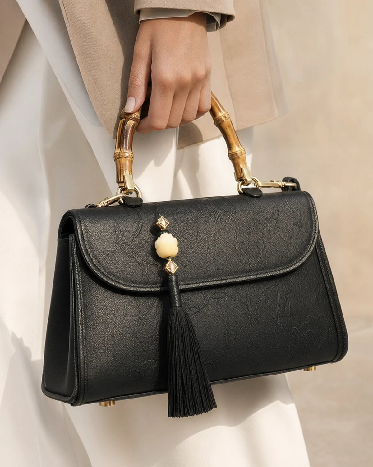 Detail de texture poignee et fermoir d un sac structure SAKIWE