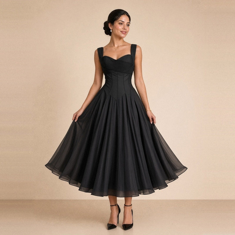 Robe midi corsetée SAKIWE noire portée, de face