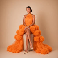 Robe en tulle orange – pose assise
