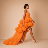 Robe en tulle orange – en marchant