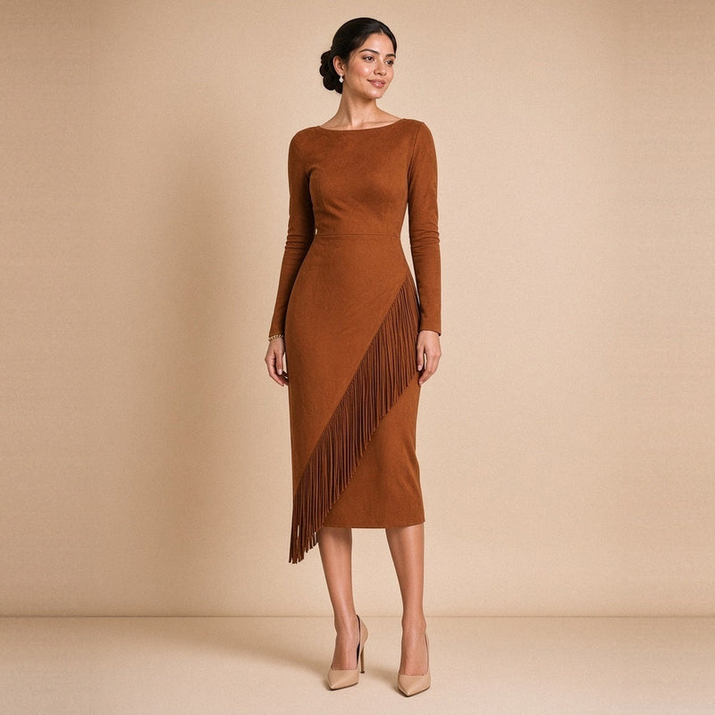 Robe midi ajustée effet daim caramel à franges asymétriques – vue de face