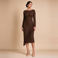 Robe midi ajustée effet daim chocolat à franges asymétriques – vue de face