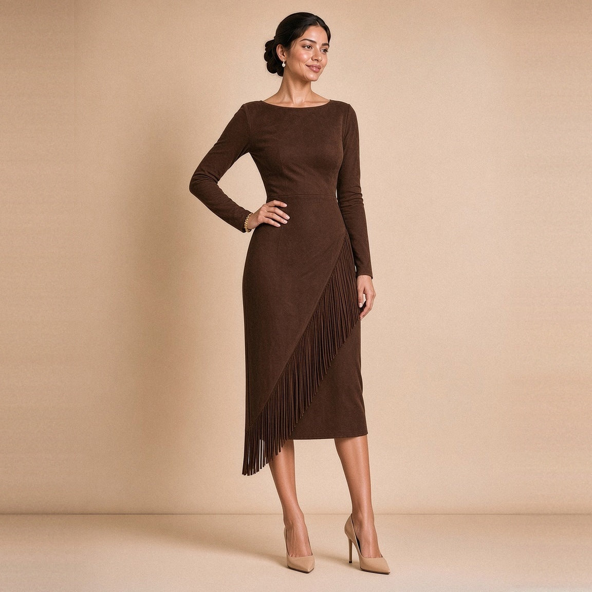 Robe midi effet daim chocolat à franges – vue de trois quarts