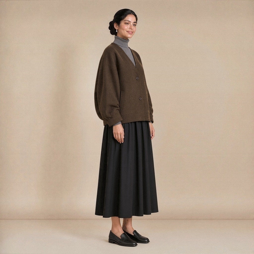 Veste courte cocon col V en laine mélangée, marron, portée de trois quarts