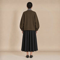 Veste courte cocon col V en laine mélangée, vert olive, portée de dos