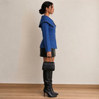 Veste en jean cintrée à grand col, vue de profil – SAKIWÉ