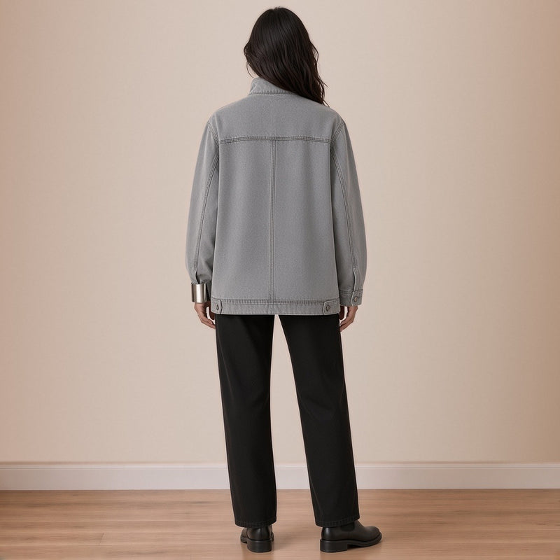 Veste en jean grise oversize, vue de dos – SAKIWÉ